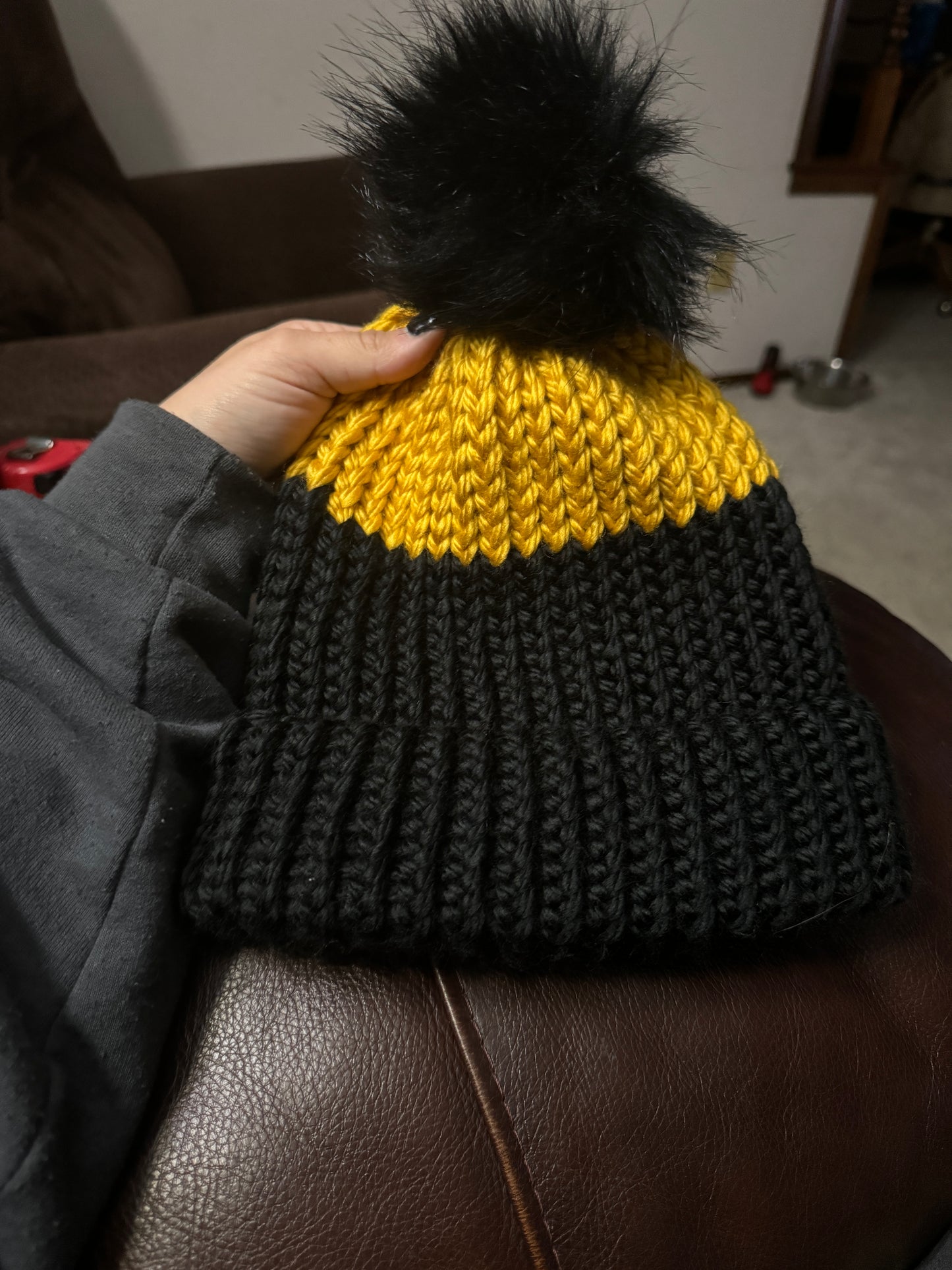 Adult Beanie W/ Faux Fur Pom